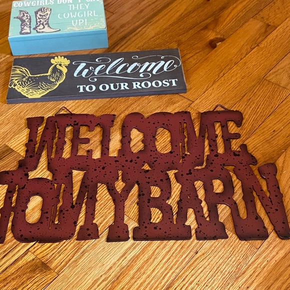 Rustic Farmhouse Welcome Signs - Picture 2 of 6